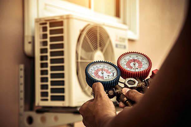 Professional Hvac technician working in Fort Worth, TX